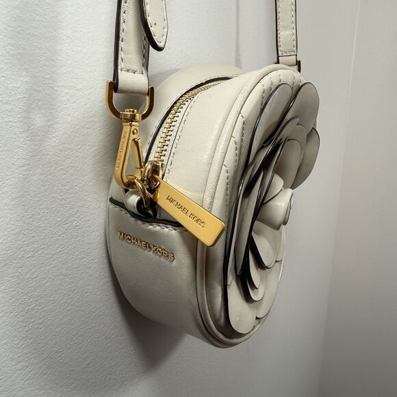 Michael Kors Vivianne Canteen 3D Rose Crossbody Bag Black Whimsical Winter $358 - Picture 5 of 13